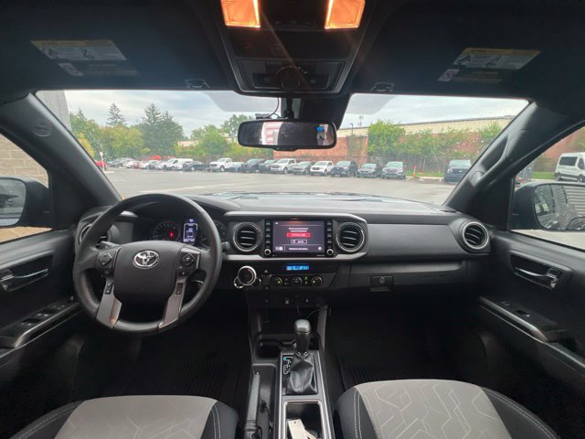 Used 2022 Toyota Tacoma TRD Off-Road AWD/4WD image 16