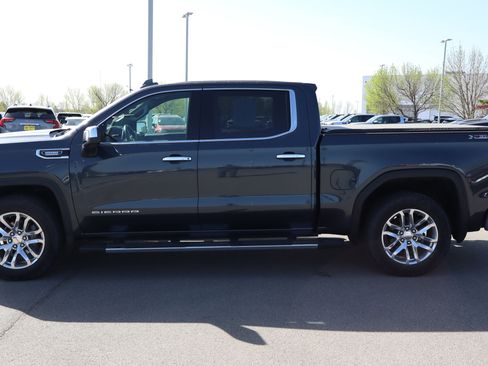 Certified 2022 GMC Sierra 1500 SLT w/ SLT Premium Plus Package AWD/4WD image 4