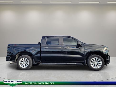 Used 2019 Chevrolet Silverado 1500 Custom w/ Custom Value Package AWD/4WD image 2
