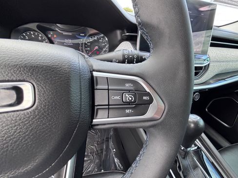 Used 2022 Jeep Compass Latitude FWD image 25
