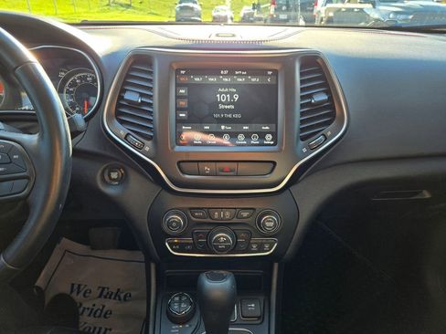 Used 2020 Jeep Cherokee Trailhawk w/ Cold Weather Group image 22