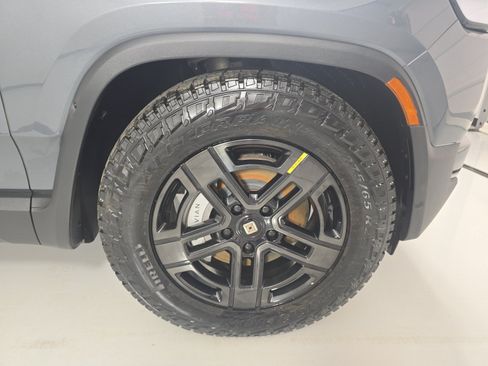 Used 2024 Rivian R1T Adventure AWD/4WD image 11