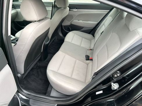 Used 2019 Hyundai Elantra SE FWD image 24
