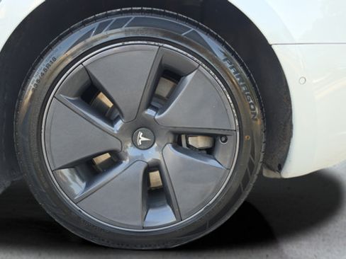 Used 2022 Tesla Model 3 Long Range AWD/4WD image 37