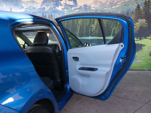 Used 2014 Toyota Prius C Four image 32