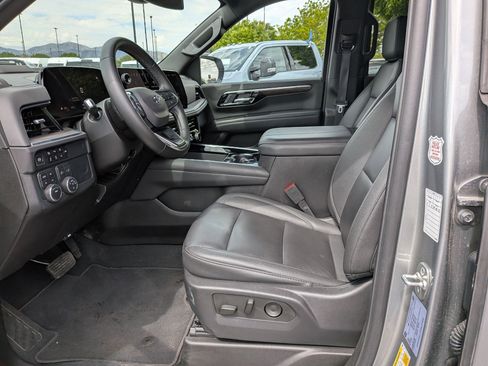 Used 2025 Chevrolet Suburban Z71 AWD/4WD image 29