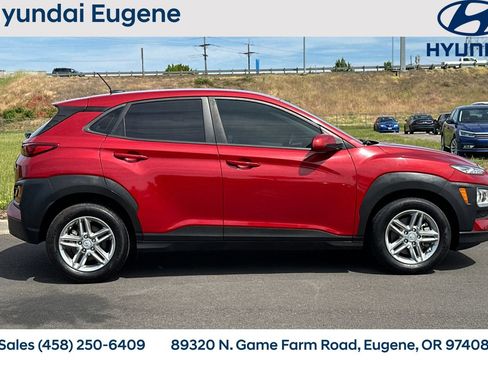 Used 2021 Hyundai Kona SE AWD/4WD image 2
