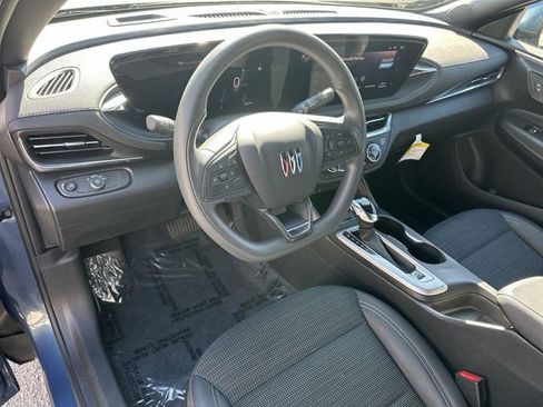 Used 2025 Buick Envista Preferred image 9