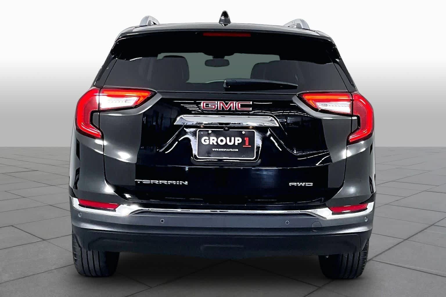 Used 2024 GMC Terrain SLT AWD/4WD image 5