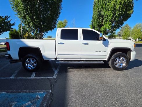 Used 2016 GMC Sierra 3500 Denali w/ Duramax Plus Package image 4