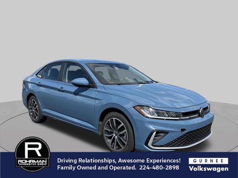 Used 2025 Volkswagen Jetta SE FWD image 2
