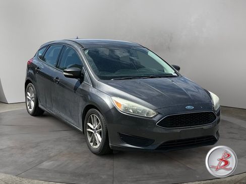 Used 2015 Ford Focus SE FWD image 1