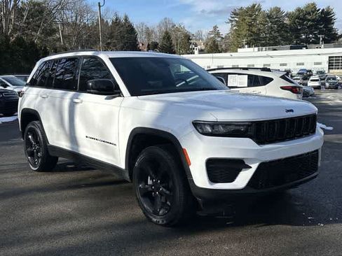 Used 2025 Jeep Grand Cherokee Altitude image 29