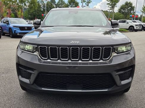 Used 2022 Jeep Grand Cherokee Laredo w/ Luxury Tech Group I RWD image 2