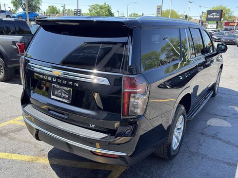 Used 2023 Chevrolet Suburban LT RWD image 12