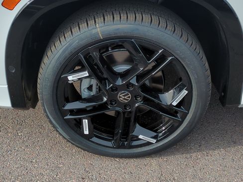 New 2026 Volkswagen Tiguan SE R-Line image 19