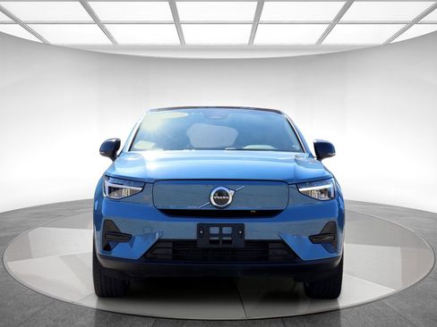 Used 2024 Volvo C40 Recharge Core image 2