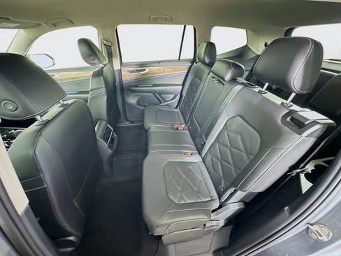 Used 2025 Volkswagen Atlas SE image 27