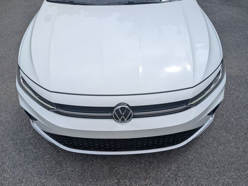 Used 2025 Volkswagen Jetta SE w/ Sunroof Package FWD image 11