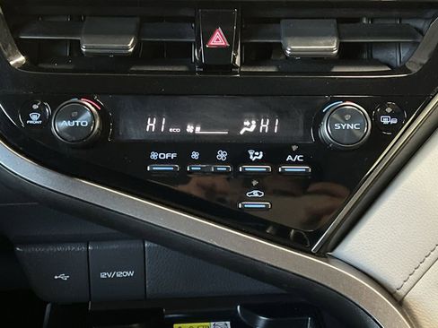 Used 2023 Toyota Camry XLE w/ Navigation Package image 21