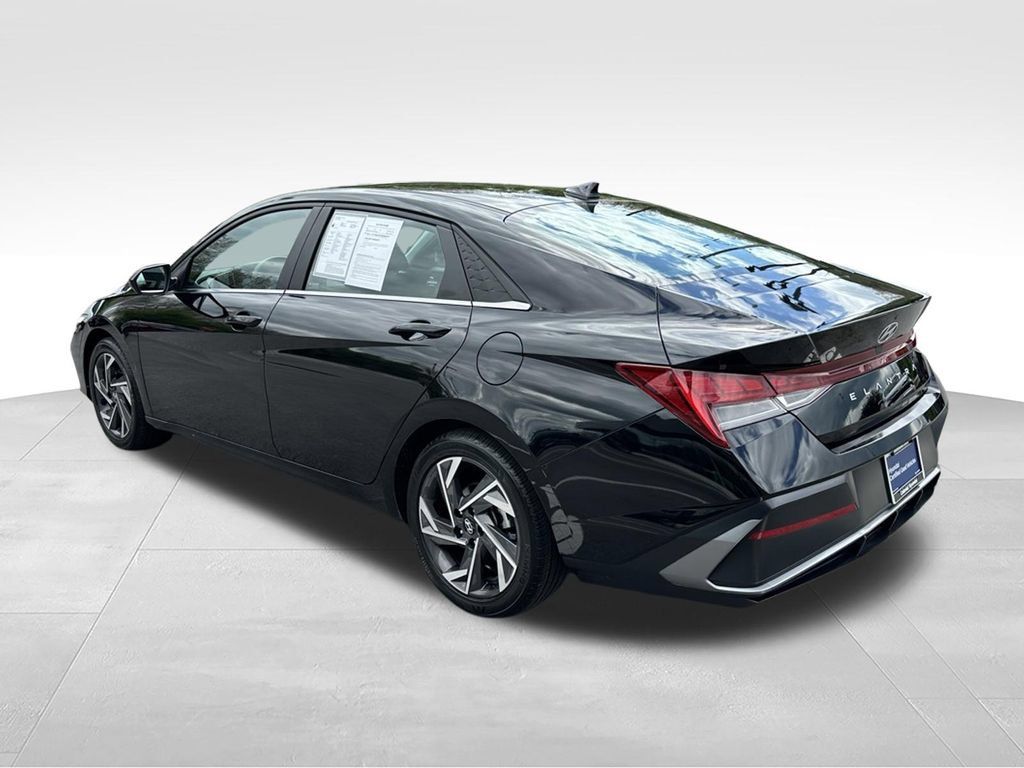 Certified 2024 Hyundai Elantra SEL w/ Convenience Package FWD image 5