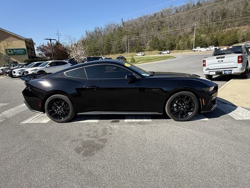 Used 2025 Ford Mustang GT Premium image 6