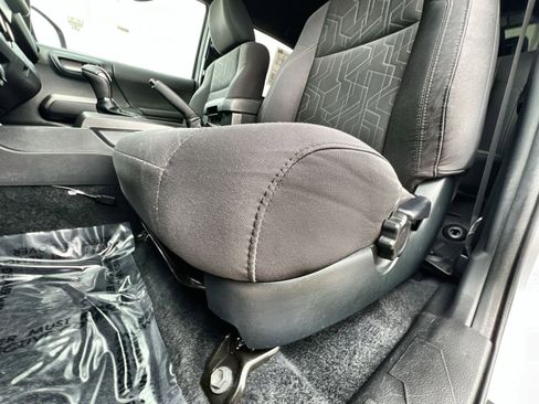 Used 2019 Toyota Tacoma TRD Off-Road image 14