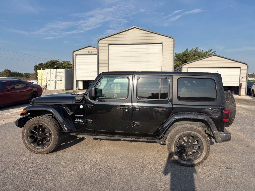 Used 2023 Jeep Wrangler Unlimited Sahara AWD/4WD image 7