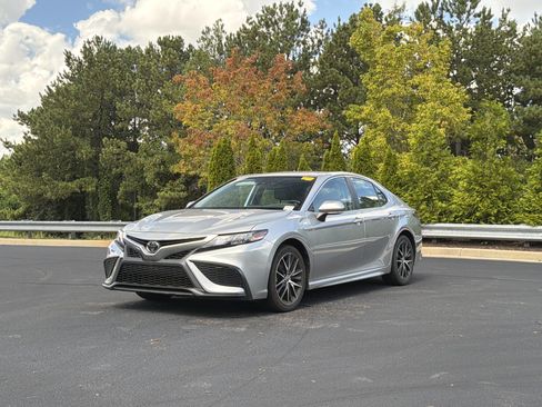 Used 2022 Toyota Camry SE FWD image 10