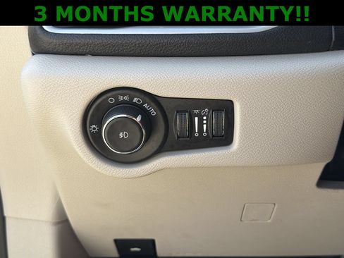 Used 2021 Chrysler Pacifica Touring-L FWD image 38