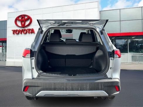 Used 2024 Toyota Corolla Cross XLE image 9