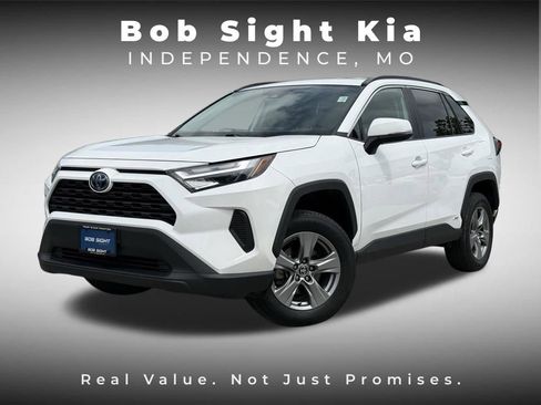 Used 2022 Toyota RAV4 XLE w/ XLE Grade Weather Package AWD/4WD image 1