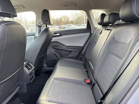 Used 2023 Volkswagen Taos SE image 9