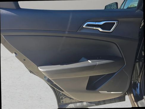 Used 2024 Kia Sportage LX image 11