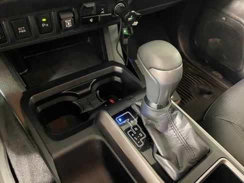 Used 2021 Toyota Tacoma Limited AWD/4WD image 12