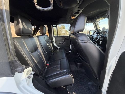Used 2014 Jeep Wrangler Unlimited Sahara AWD/4WD image 16
