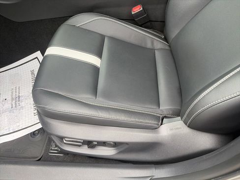 Used 2025 Toyota Camry SE w/ Convenience Package FWD image 15