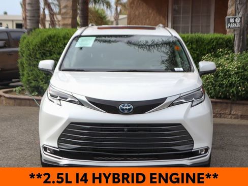 Used 2023 Toyota Sienna Platinum FWD image 3