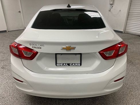 Used 2018 Chevrolet Cruze LS image 6