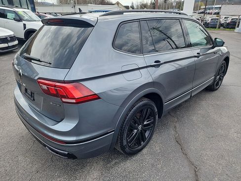 Used 2022 Volkswagen Tiguan SE R-Line image 8