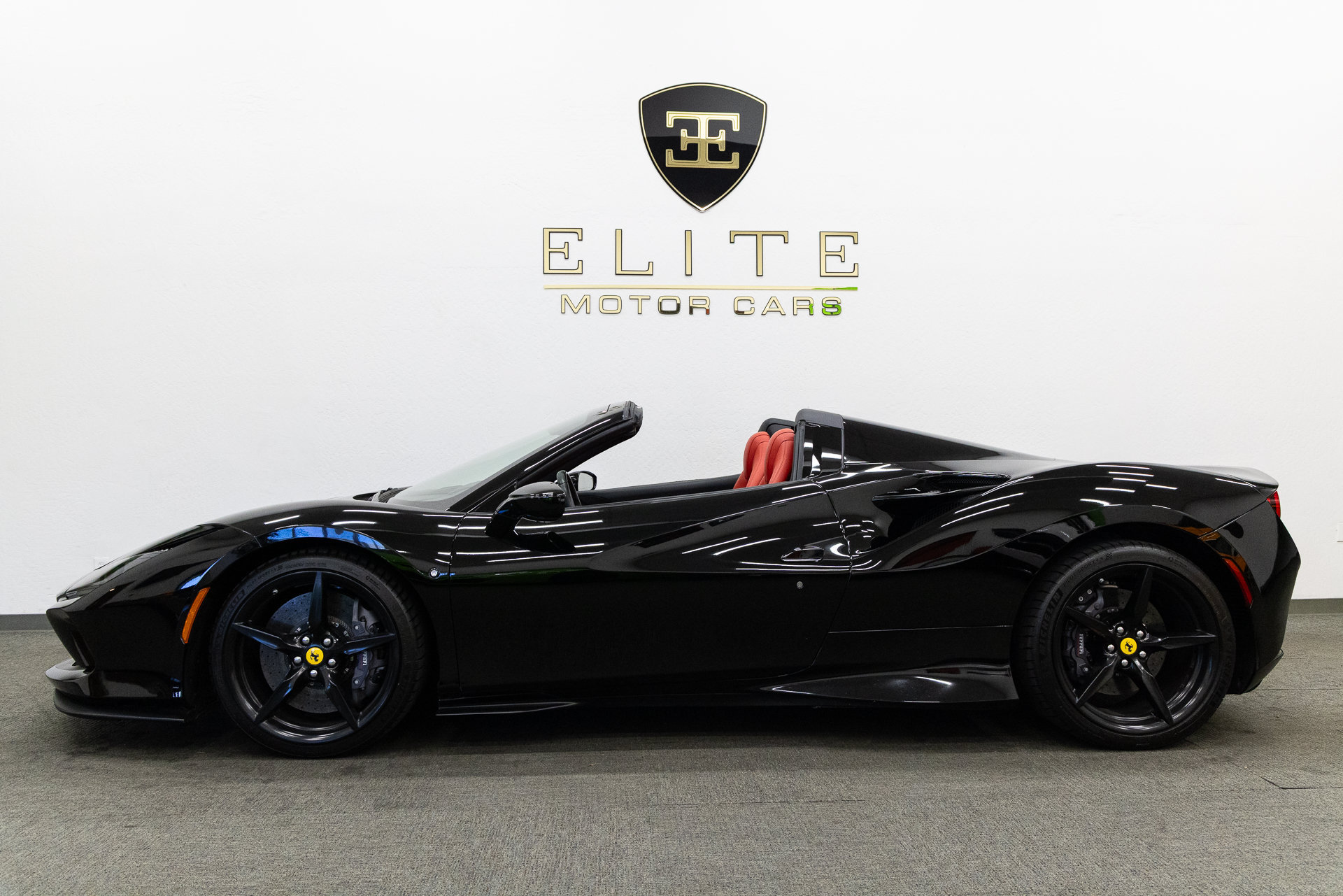 Used 2021 Ferrari F8 Tributo RWD image 2
