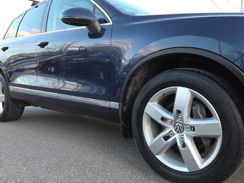 Used 2012 Volkswagen Touareg VR6 image 19