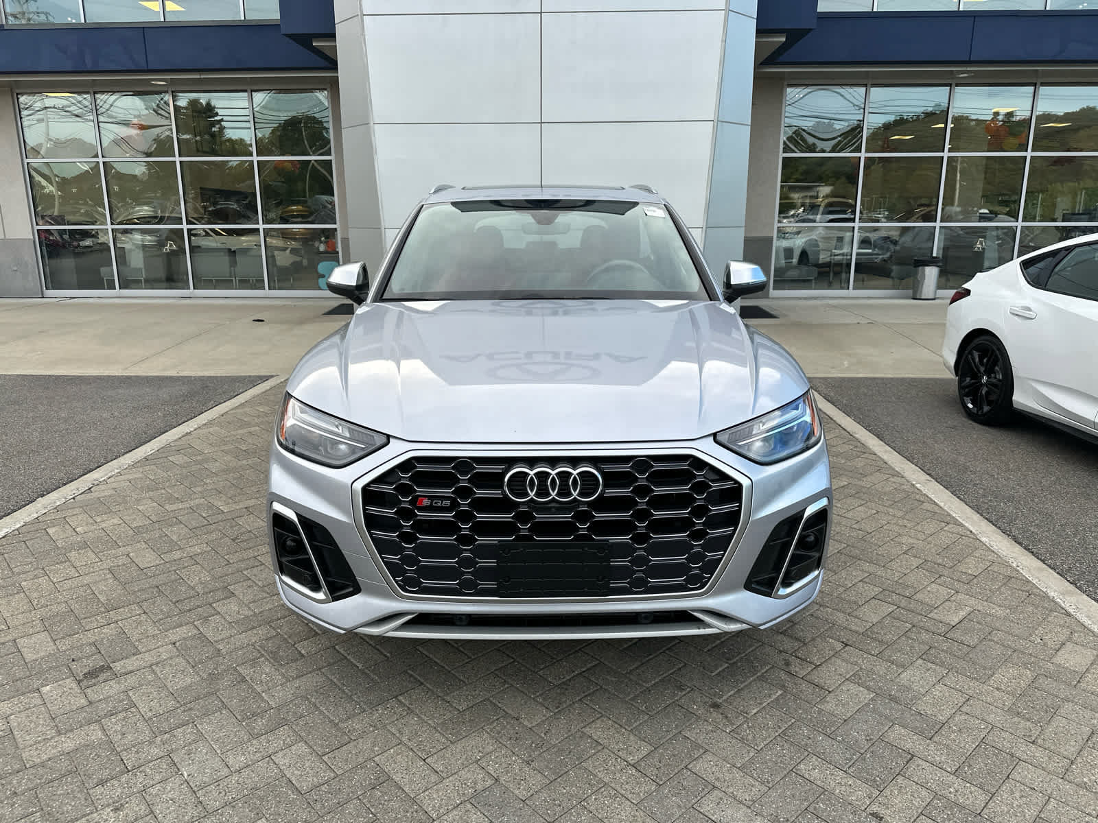 Used 2021 Audi SQ5 Premium Plus w/ Premium Plus Package AWD/4WD image 2