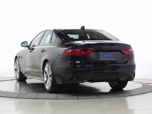 Used 2022 Jaguar XF R-Dynamic SE image 3