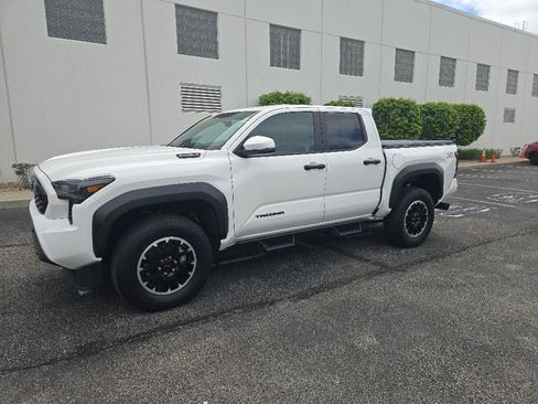 Used 2025 Toyota Tacoma TRD Off-Road w/ TRD Off Road Upgrade Package AWD/4WD image 55
