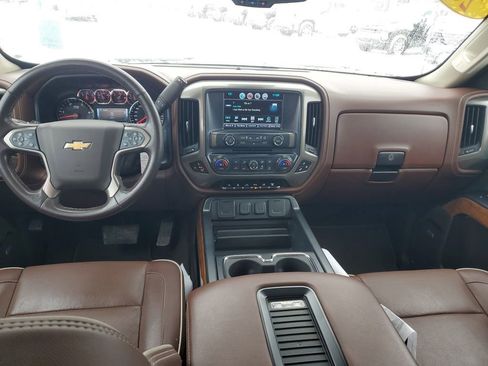Used 2019 Chevrolet Silverado 2500 High Country image 9