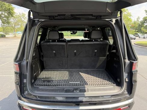Used 2024 Jeep Wagoneer Series III AWD/4WD image 39