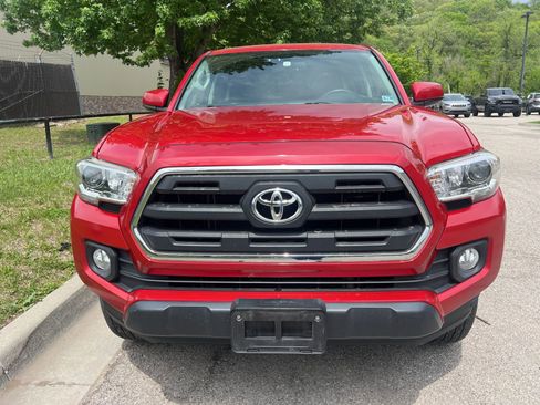 Used 2017 Toyota Tacoma SR5 w/ Tow Package image 2