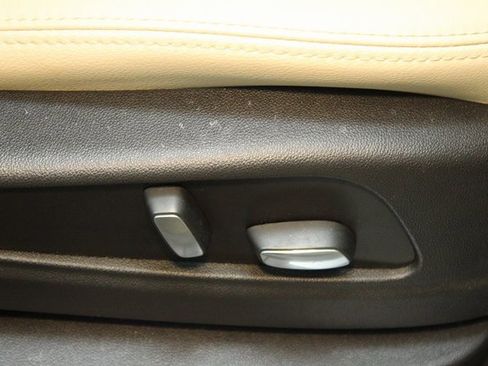 Used 2018 Cadillac XT5 Base 4D Sport Utility image 12