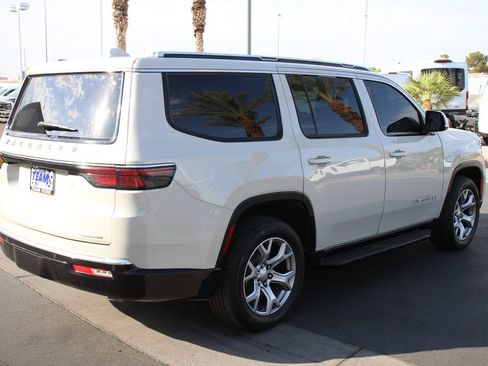 Used 2022 Jeep Wagoneer Series II AWD/4WD image 8